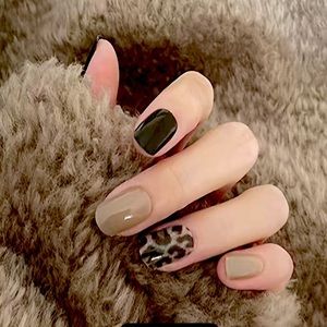 LEOPARD Press on nails